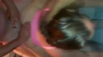 पुरुषों ने वेश्या को बाथरूम में आमंत्रित किया और सभी सेक्सी पिक्चर मूवी इंग्लिश में छेदों में बछड़े को चूमा