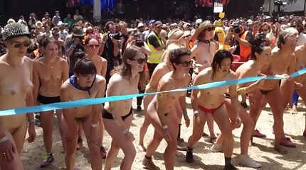 पिकअप का अपहरण कर फुल सेक्सी इंग्लिश पिक्चर लिया और छीन लिया कुतिया