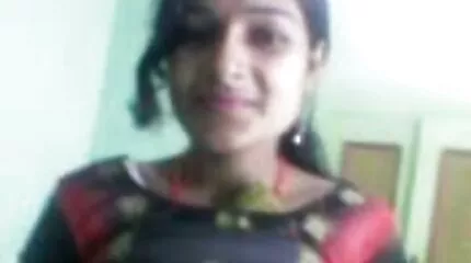 मालिश करनेवाली एक ग्राहक के स्नान लेता है और एक आदमी के इंग्लिश ब्लू सेक्सी मूवी साथ बाहर बनाता है