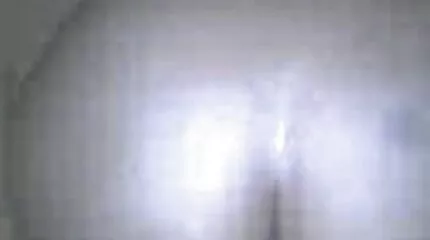 एक अशांत संभोग के बाद, लड़की आदमी के एक सदस्य के सिर को चूमती है और उसे इंग्लिश ब्लू सेक्सी मूवी चूसती है