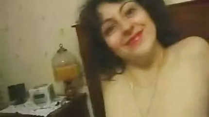 वह एक बड़े स्ट्रैपआन के साथ लड़के की गांड को चूमती है और उसके सह को चाटती है इंग्लिश सेक्सी मूवी वीडियो ।