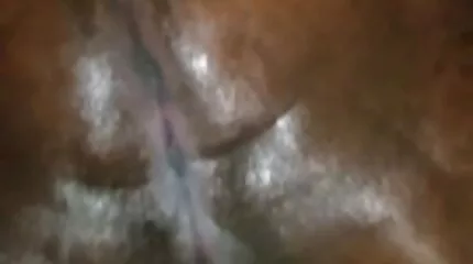 एक सुंदर काले बालों वाली औरत एक कुर्सी इंग्लिश फिल्म सेक्सी फुल पर बैठ गया और हस्तमैथुन