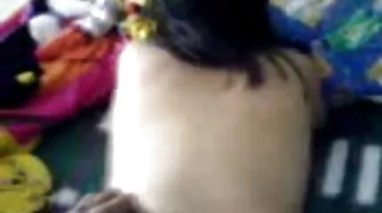 एक आरामदायक सोफे पर दो सबसे सेक्सी मूवी इंग्लिश अच्छे दोस्तों के साथ समलैंगिक यौन संबंध